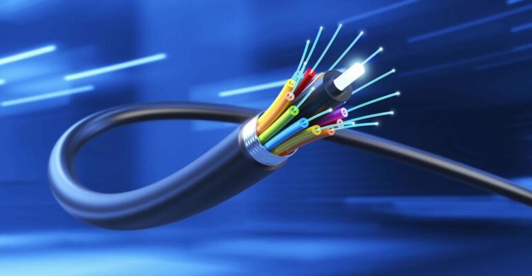 conexion-cable-fibra-optica-tecnologia 1